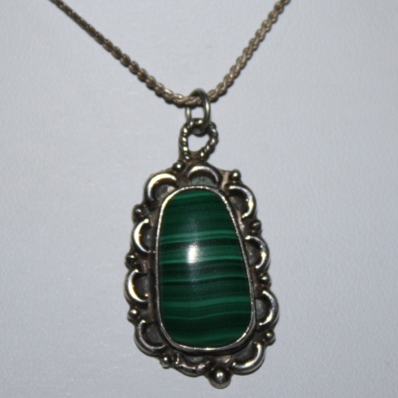 Jewelry - Vintage Sterling Malachite necklace